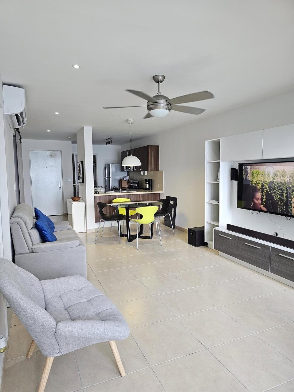 Penthouse 5 Stars, Ac, Wifi, Gym, Pool, * Panama City